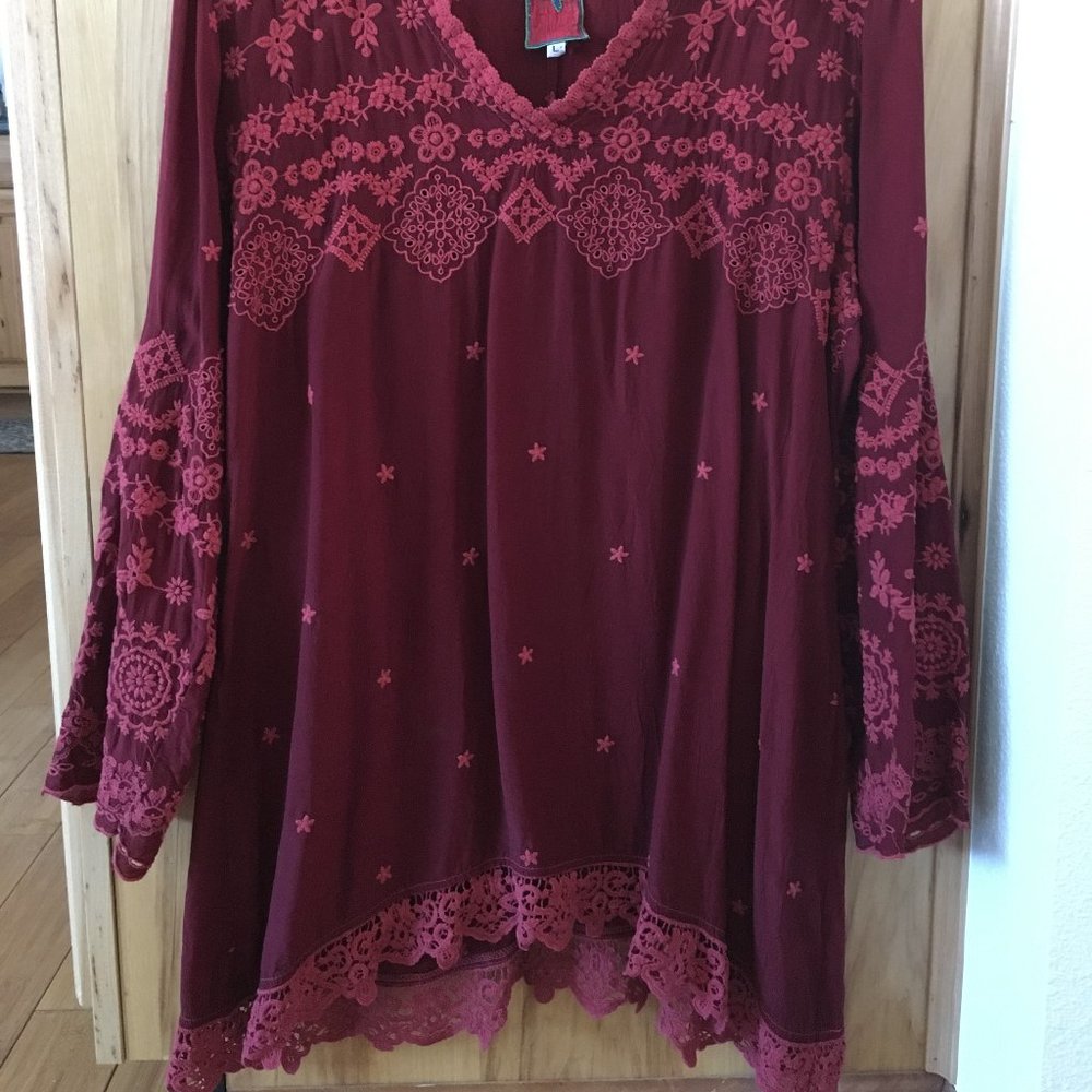 JOHNNY WAS Size L EMBROIDERED TUNIC BLOUSE CRIMSON